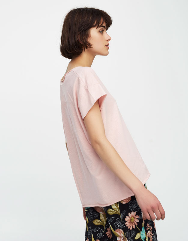 Basic T-shirt with piped seams