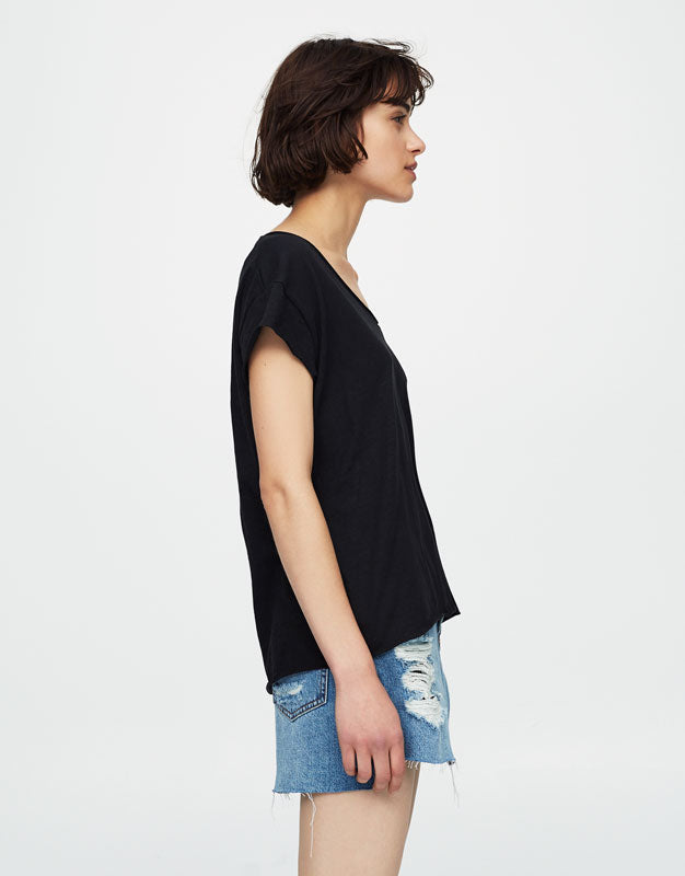 Basic T-shirt with piped seams